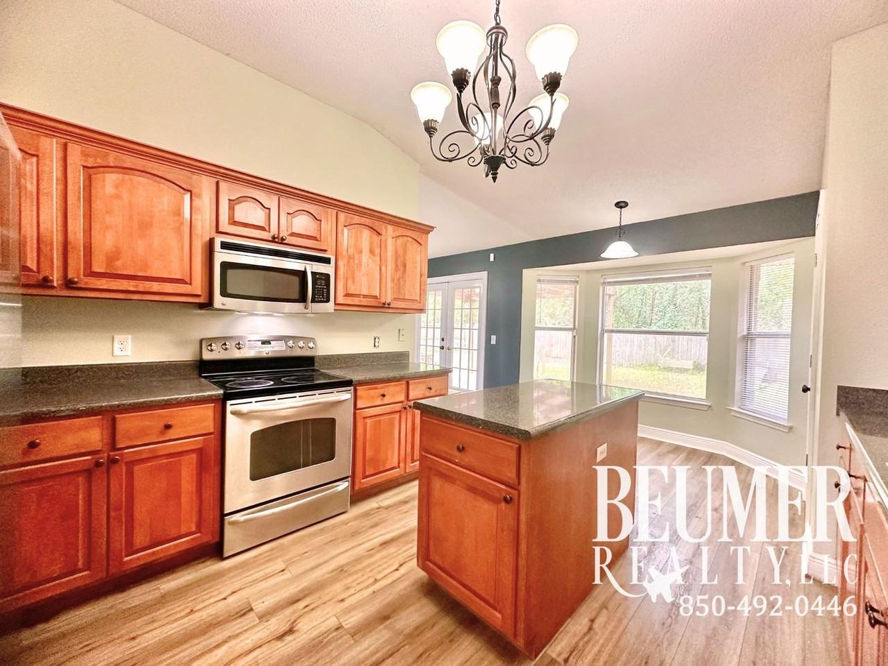 1097 Freeboard Blvd - Photo 3 of 29