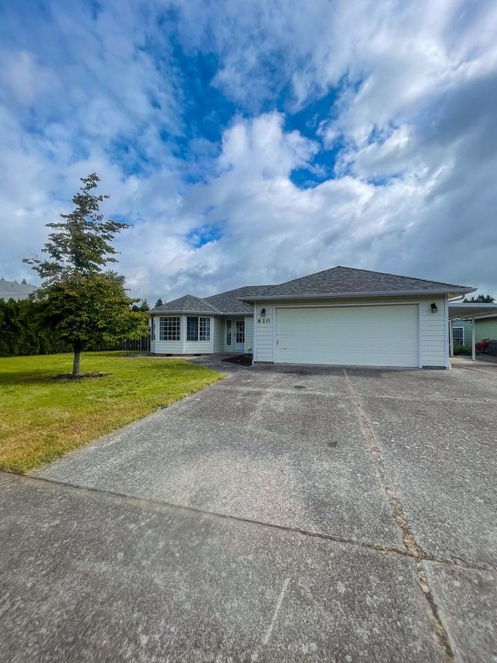 610 Se Walnut Ave - Photo 2 of 30