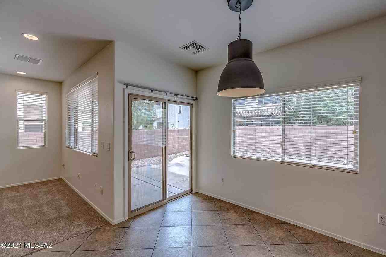 1654 W Blue Horizon St - Photo 2 of 19