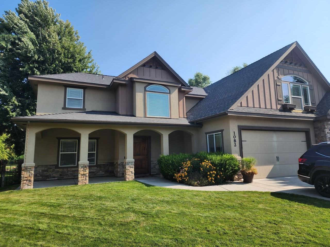 1082 East Azan Street - Photo 2 of 18