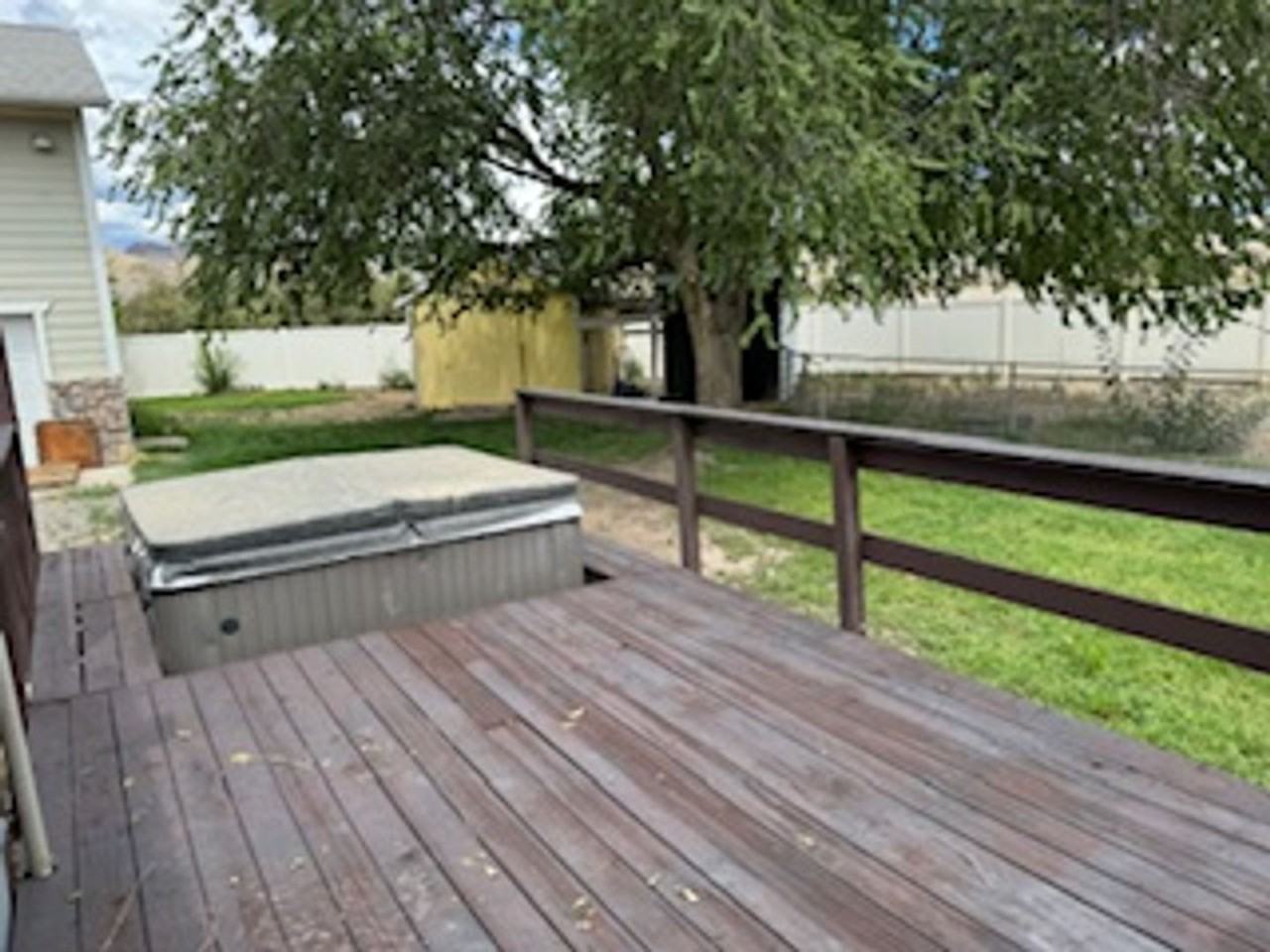 641 Highline Dr - Photo 3 of 11