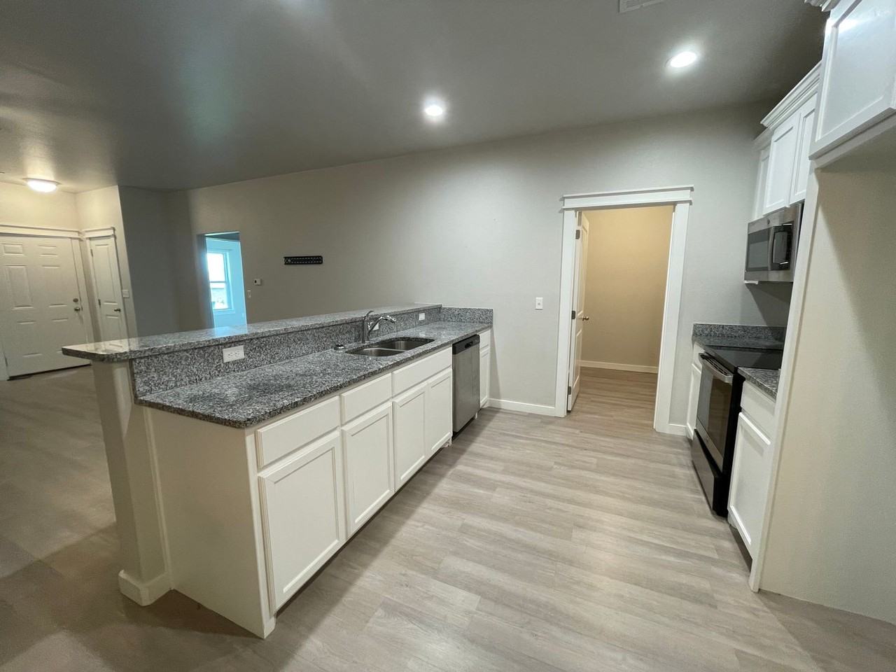 396 Western Hills Dr - Photo 3 of 8