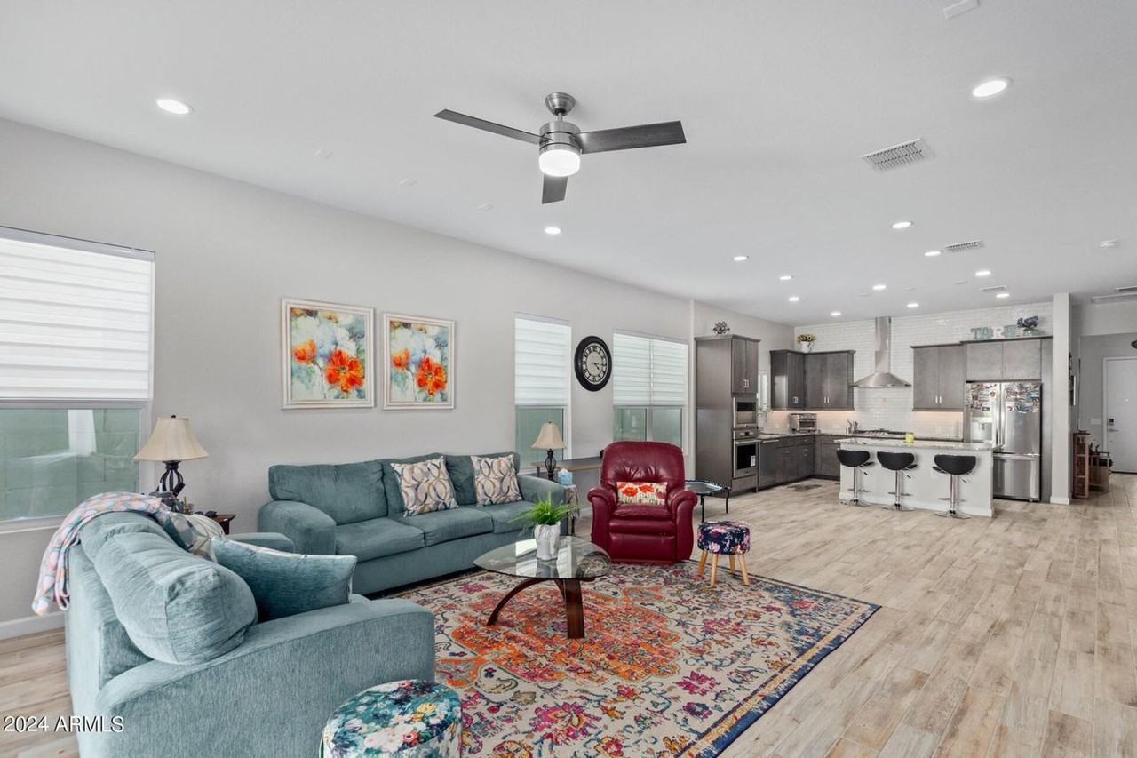 10446 W Lone Cactus Dr - Photo 3 of 33