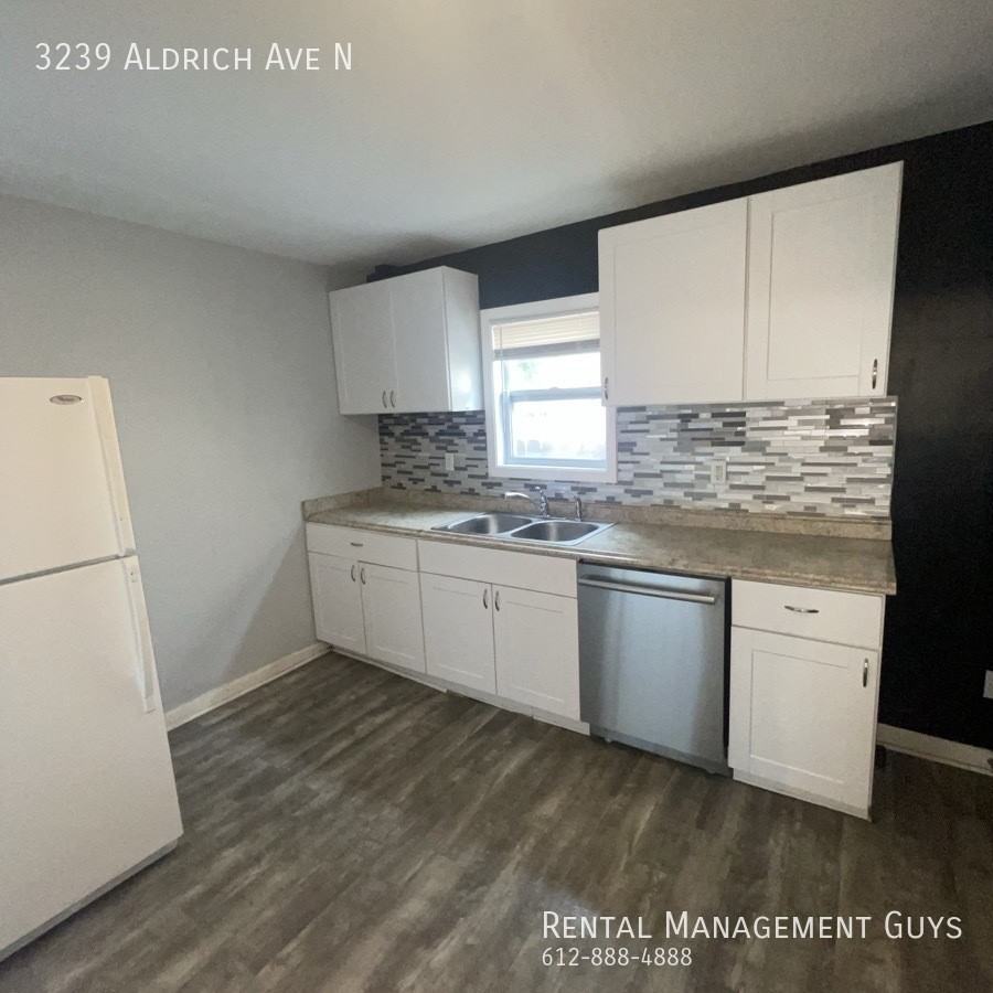 3239 Aldrich Ave N - Photo 3 of 30