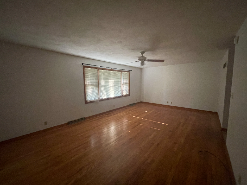 1302 E Mumford Dr - Photo 2 of 14