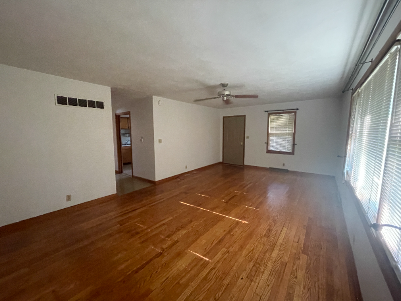 1302 E Mumford Dr - Photo 3 of 14