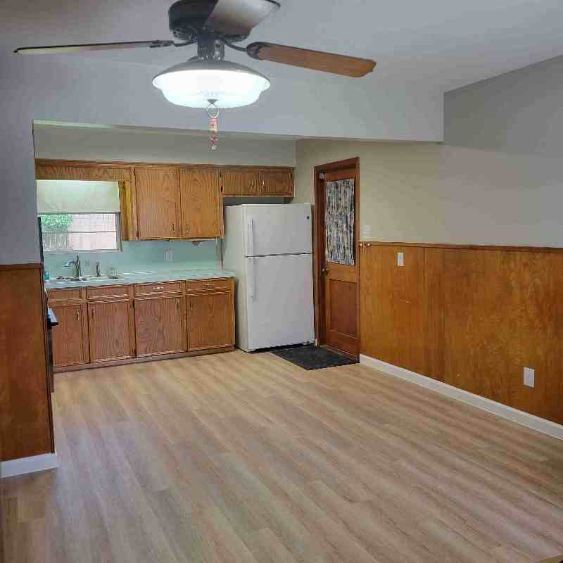 706 Mark St - Photo 2 of 12