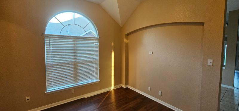 1115 Glendalough Dr - Photo 3 of 14