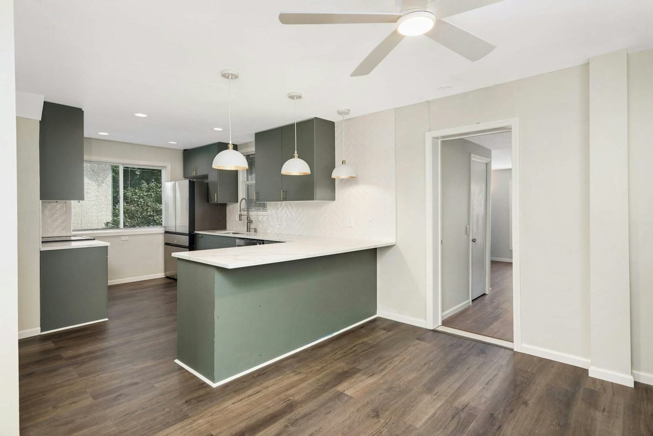 864 19th Avenue Southeast - Photo 3 of 40