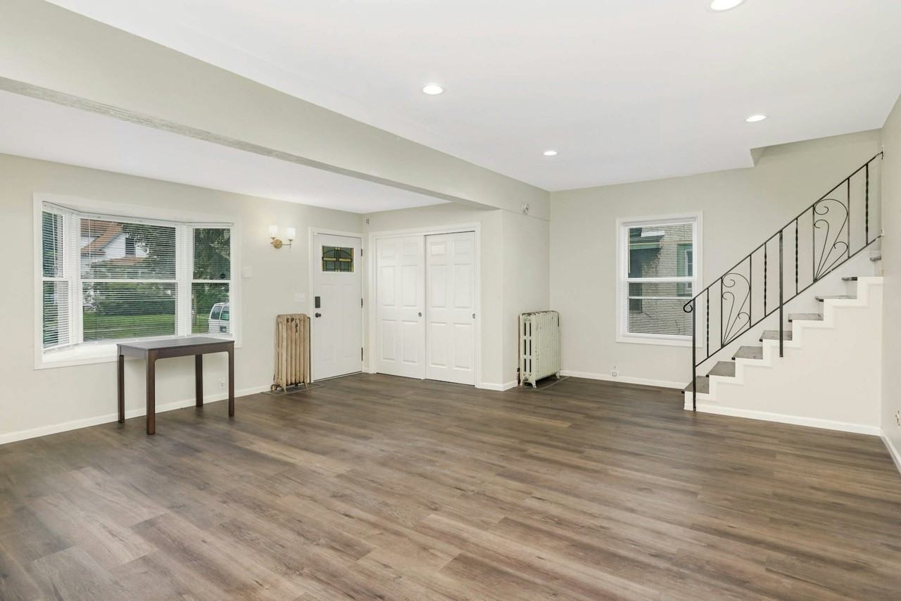 864 19th Avenue Southeast - Photo 4 of 40