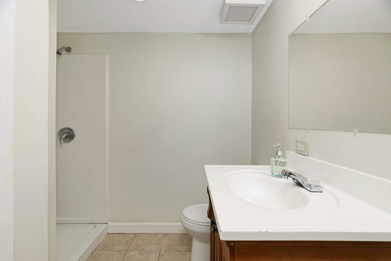 864 19th Avenue Southeast - Photo 5 of 40