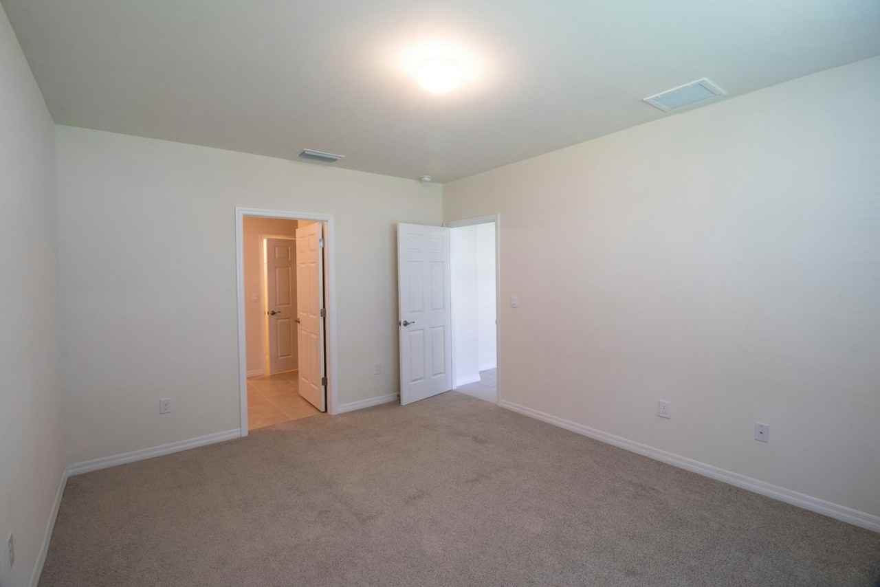 1215 Southeast 20th Street - Photo 3 of 13