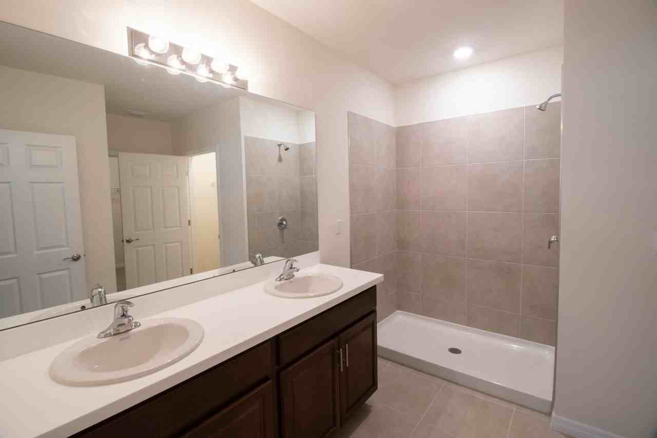 1215 Southeast 20th Street - Photo 4 of 13