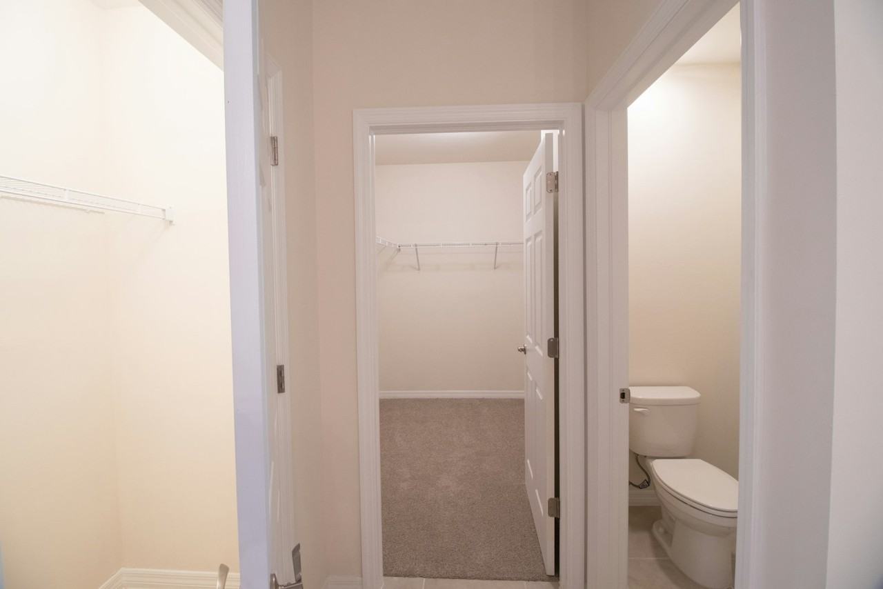 1215 Southeast 20th Street - Photo 5 of 13