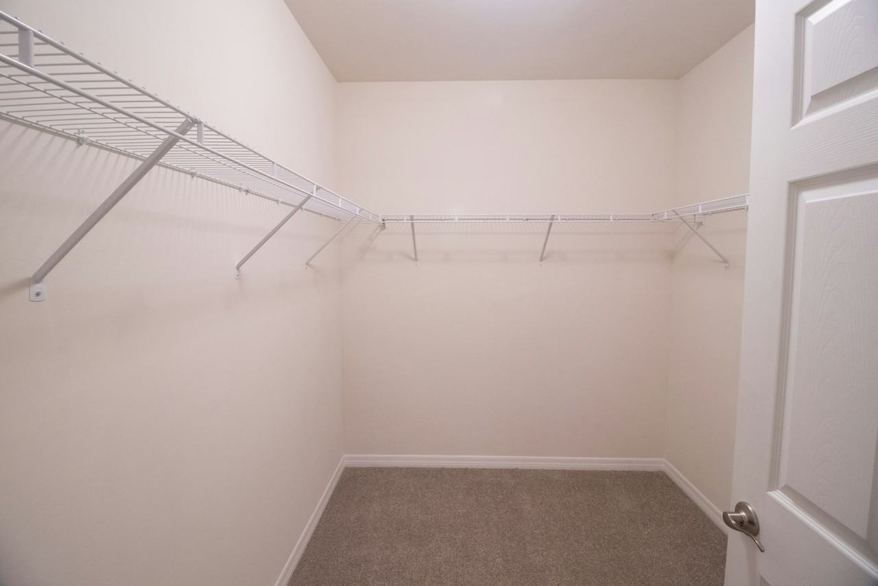 1215 Southeast 20th Street - Photo 6 of 13