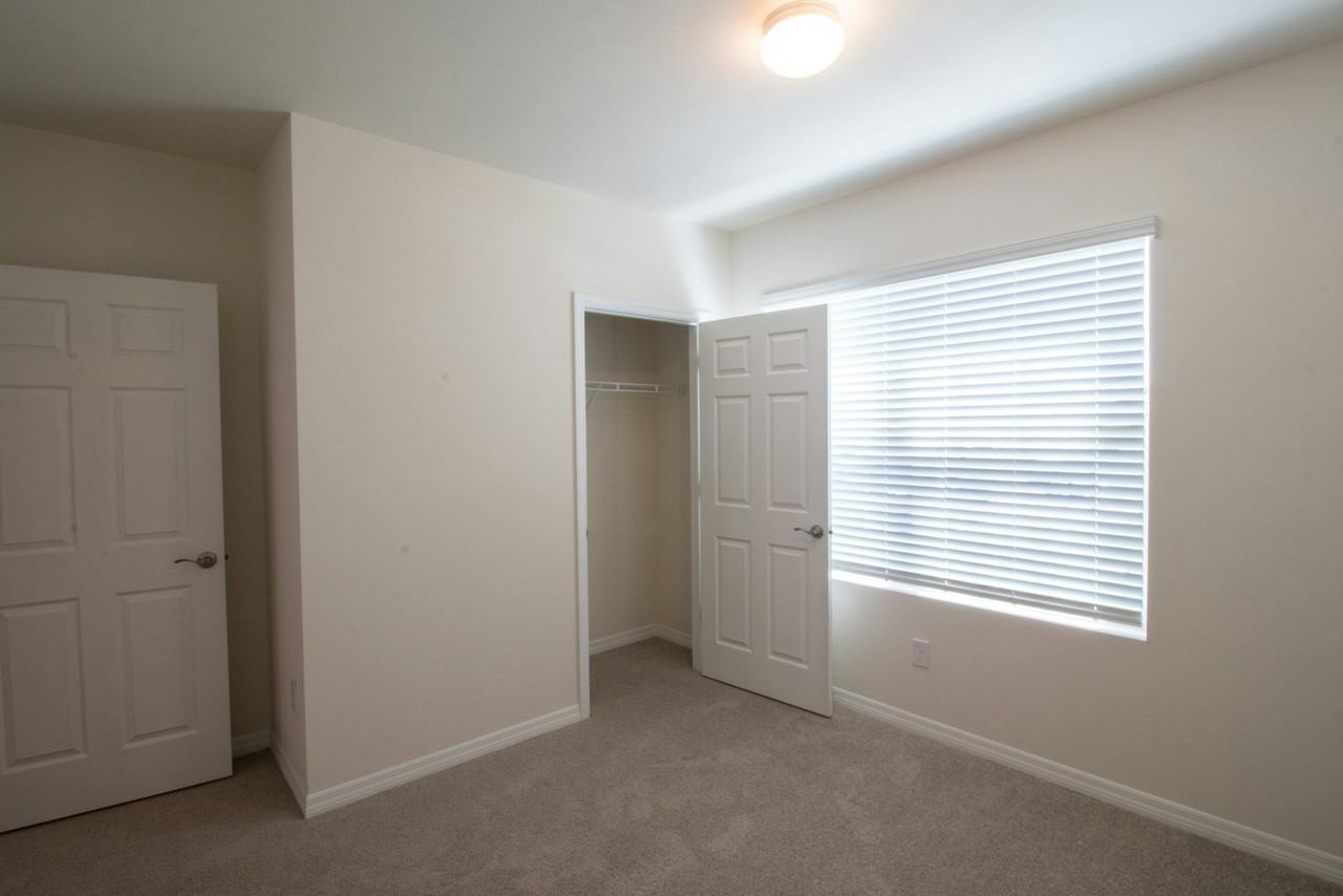 1215 Southeast 20th Street - Photo 7 of 13