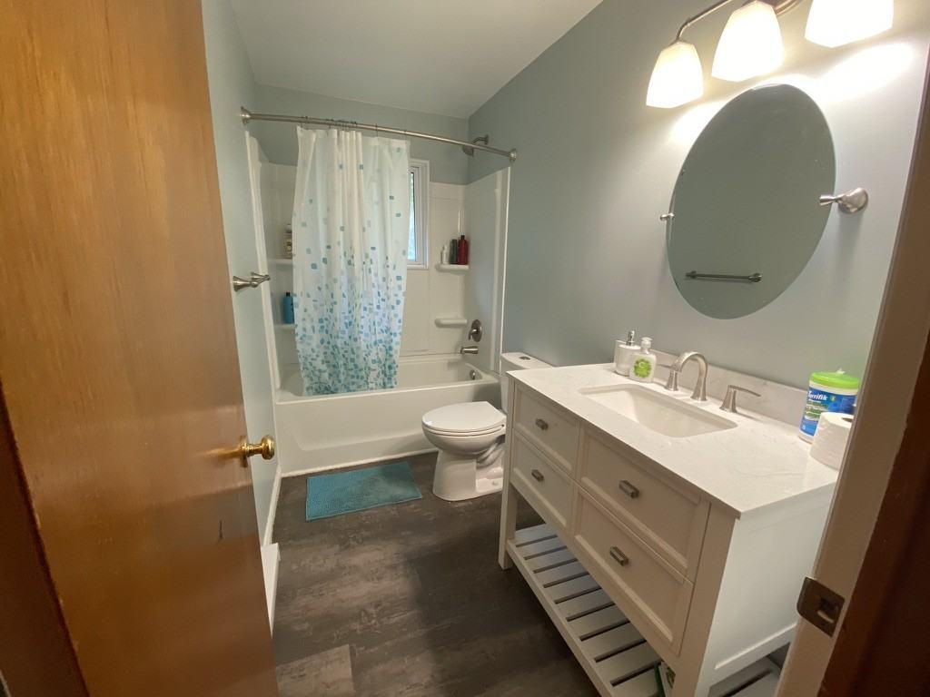 1556 Redwood Dr #2 - Photo 3 of 5