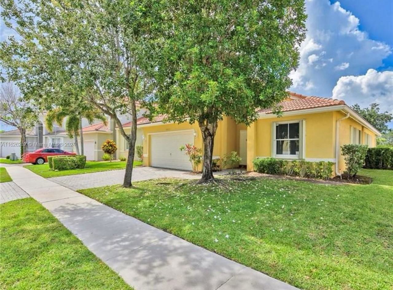 18723 Sw 15th St - Photo 2 of 8