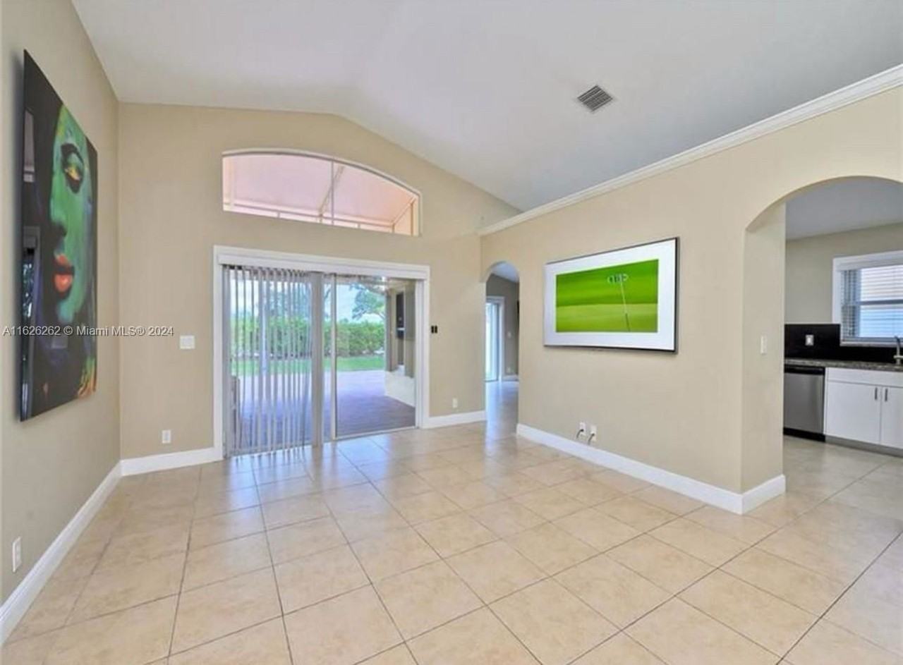 18723 Sw 15th St - Photo 3 of 8