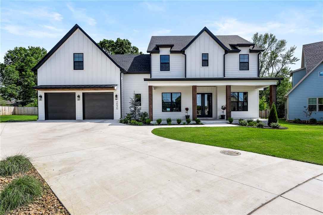 2036 N Dutton Pl - Photo 2 of 35