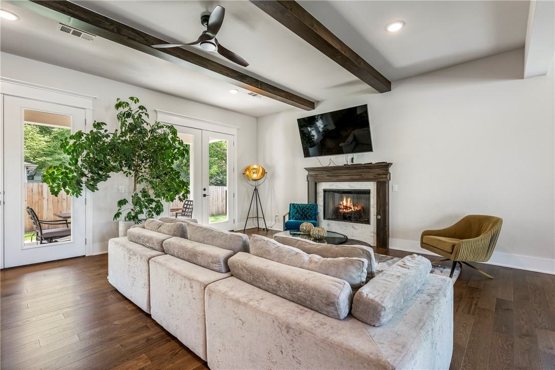 2036 N Dutton Pl - Photo 3 of 35