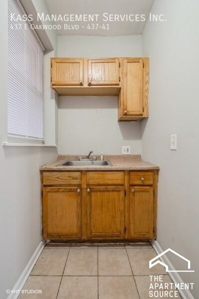 427 E Oakwood Blvd #07 - Photo 2 of 6