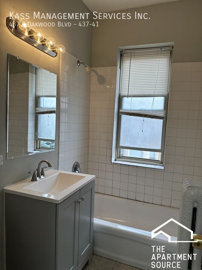 427 E Oakwood Blvd #07 - Photo 5 of 6