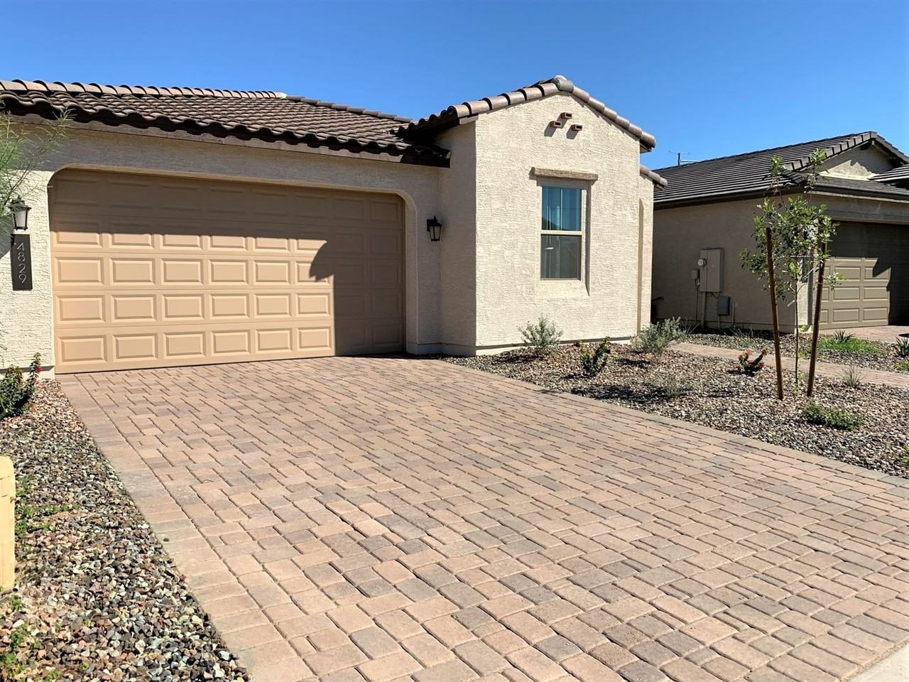 4829 S 117th Dr - Photo 5 of 50