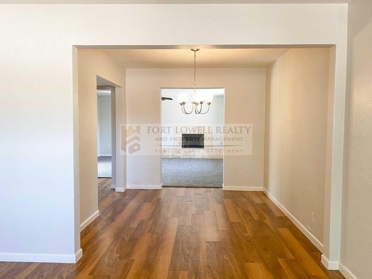 3437 N 21st Ave - Photo 4 of 37