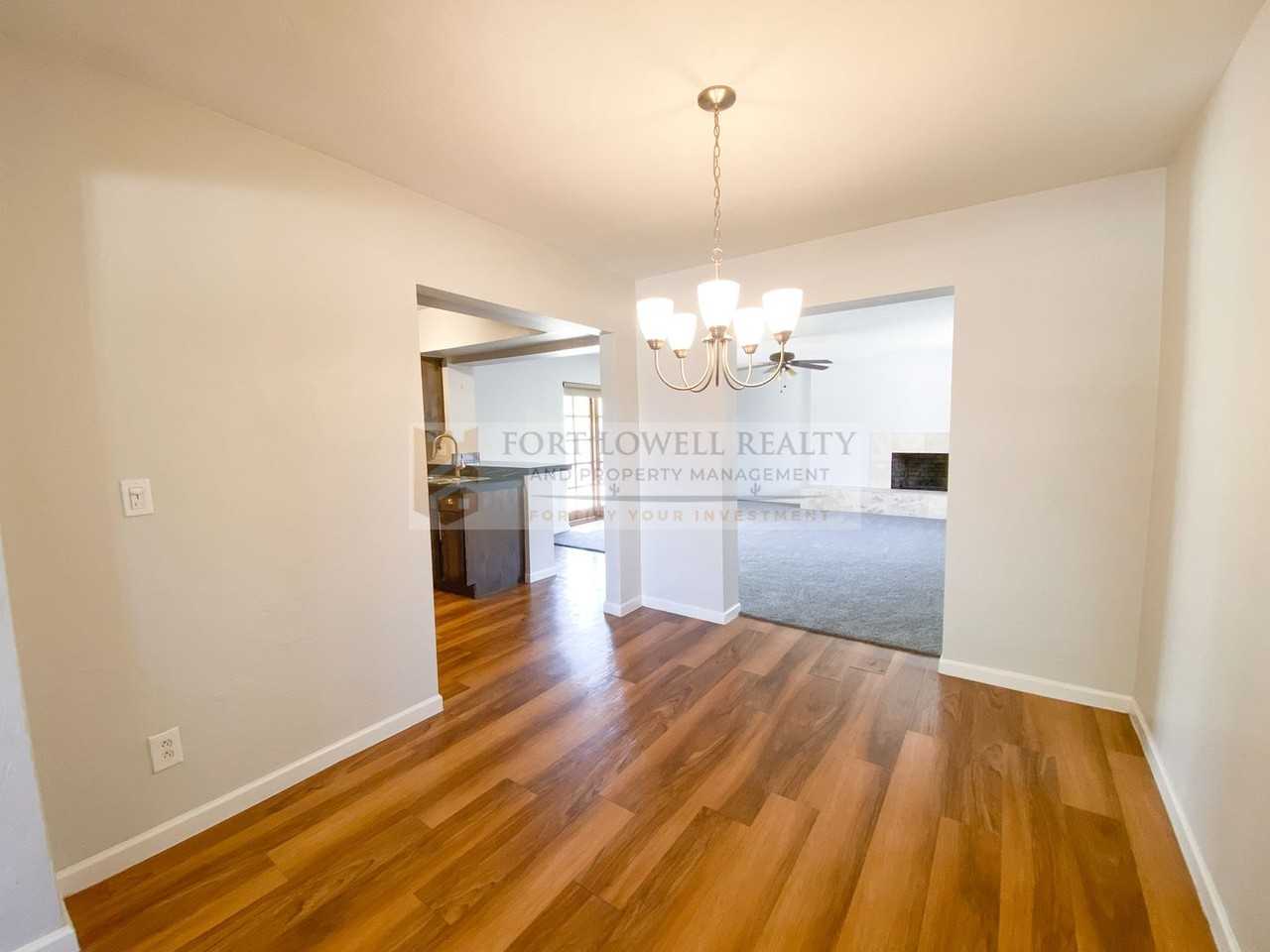 3437 N 21st Ave - Photo 5 of 37