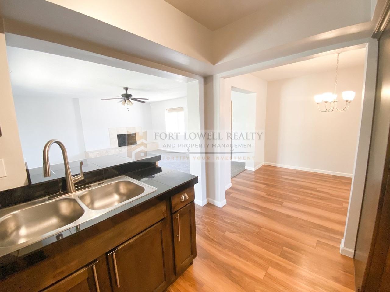 3437 N 21st Ave - Photo 6 of 37