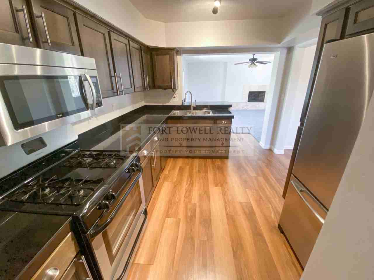 3437 N 21st Ave - Photo 7 of 37