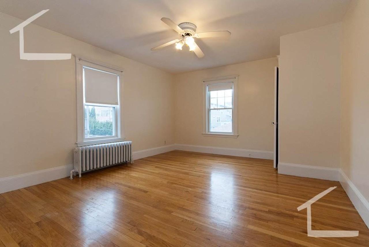 68 Union St - Photo 4 of 12