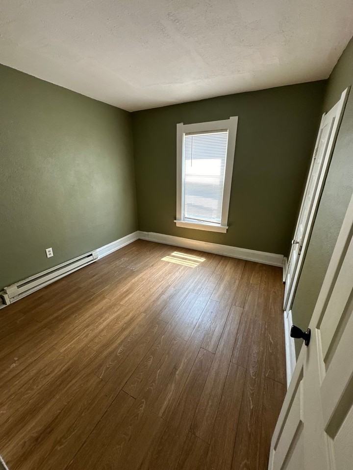 523 Nicholas St - Photo 3 of 11