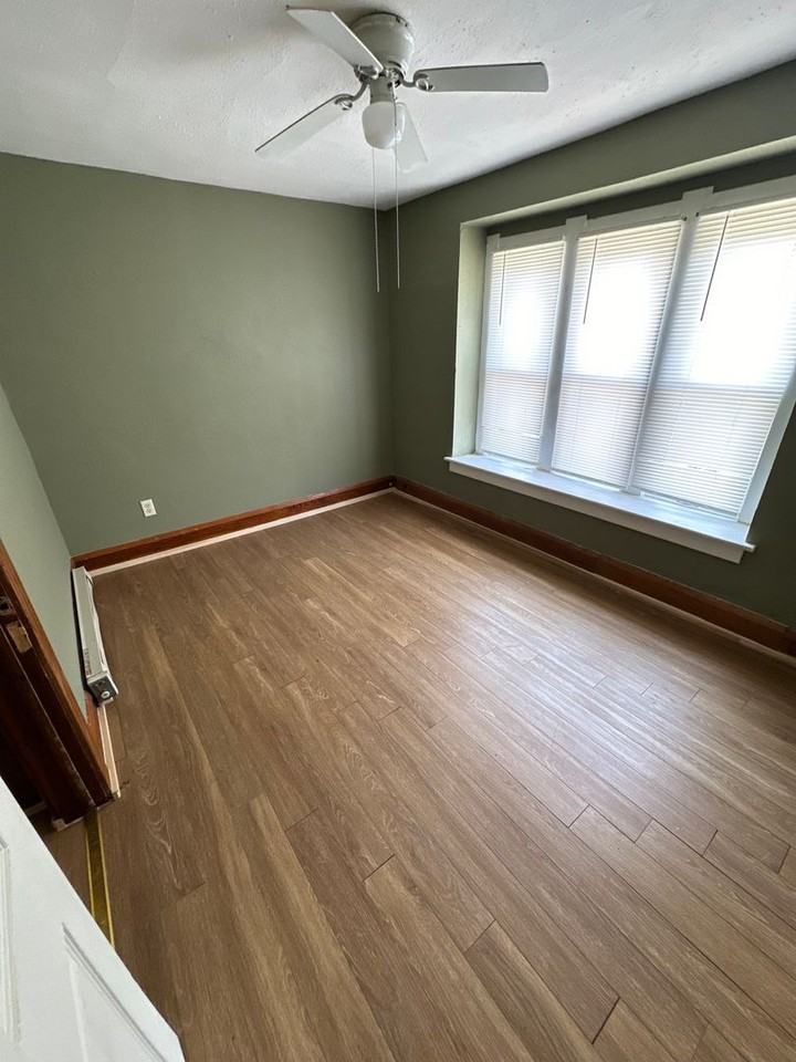 523 Nicholas St - Photo 4 of 11