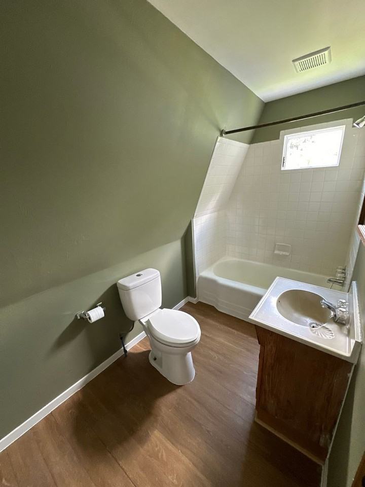 523 Nicholas St - Photo 5 of 11