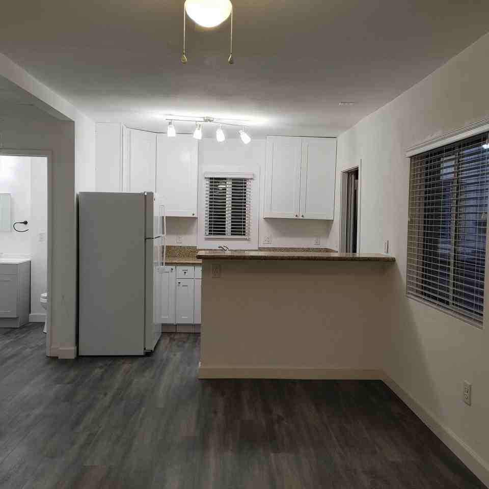 744 Park Pl - Photo 3 of 10