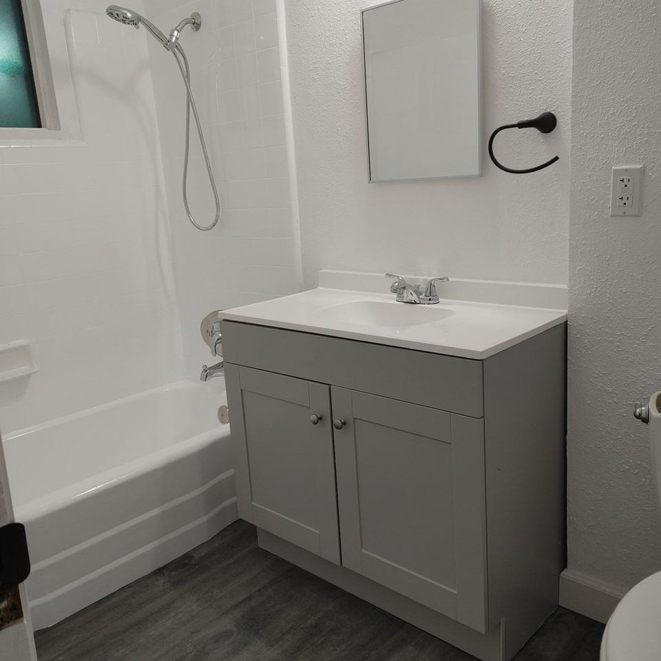 744 Park Pl - Photo 5 of 10