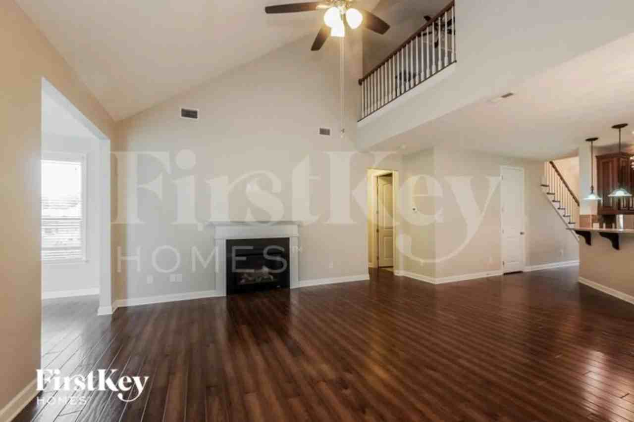 115 Edenton Ln - Photo 3 of 15