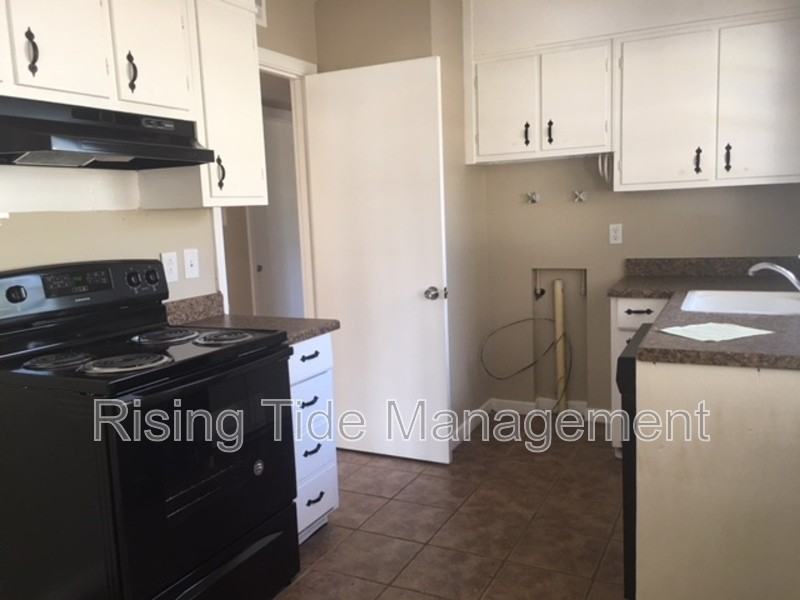 1004 N Highland Dr - Photo 2 of 7