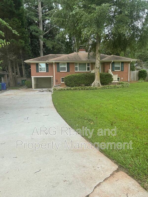 1878 Briarlake Cir - Photo 2 of 22