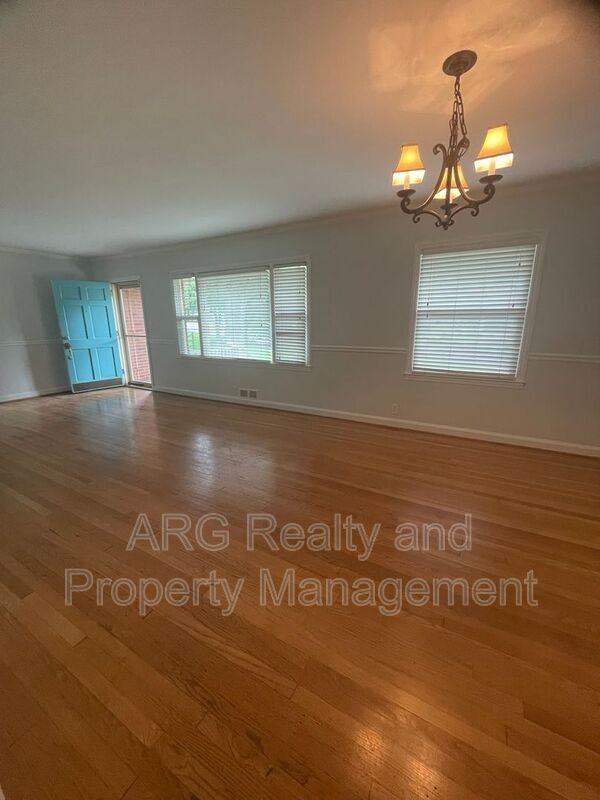 1878 Briarlake Cir - Photo 3 of 22