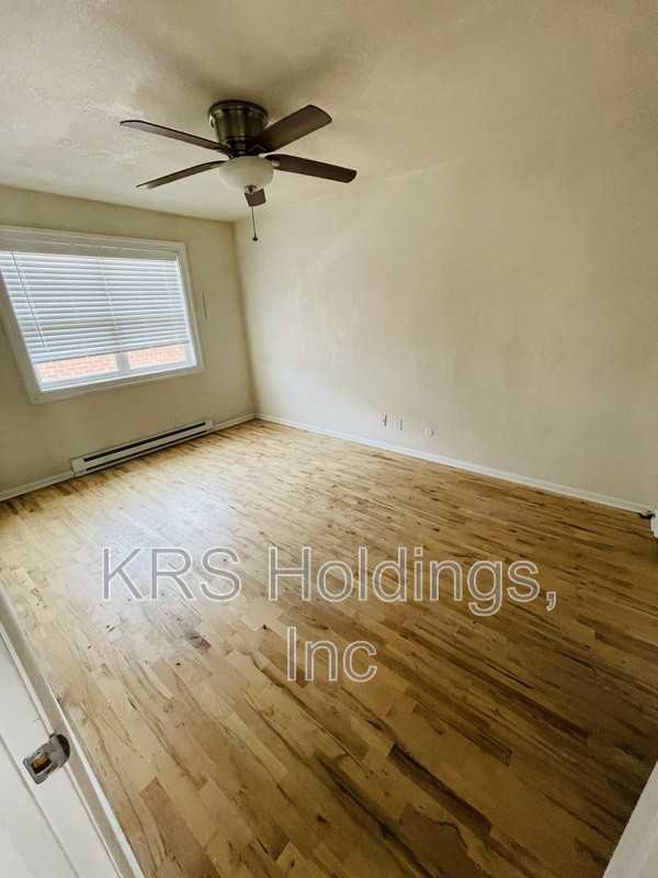 946 W Ocean View Ave #18 - Photo 3 of 11