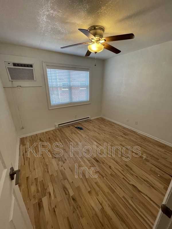 946 W Ocean View Ave #18 - Photo 6 of 11