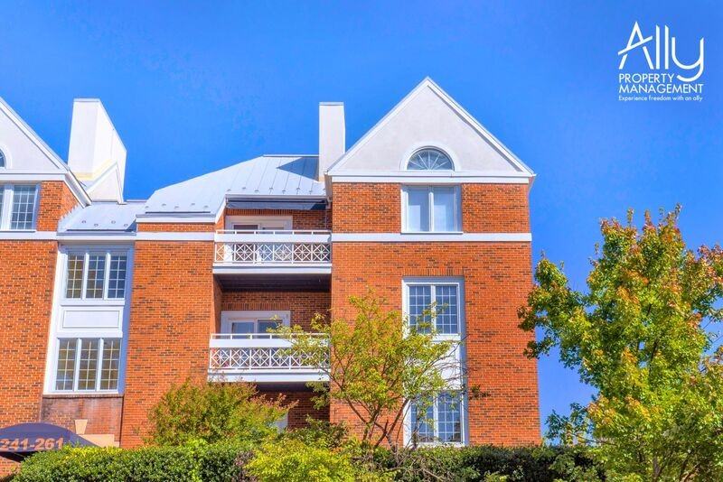 261 E Jefferson St - Photo 2 of 40