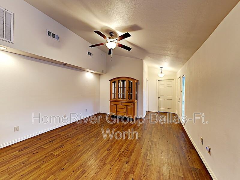 644 Nw 11th St - Photo 3 of 17