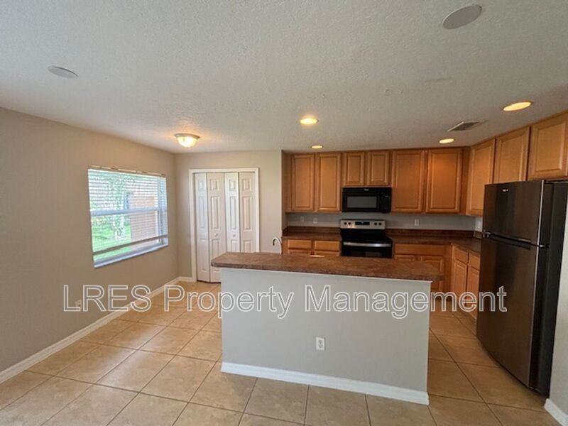 4331 Aristocrat Point - Photo 6 of 31