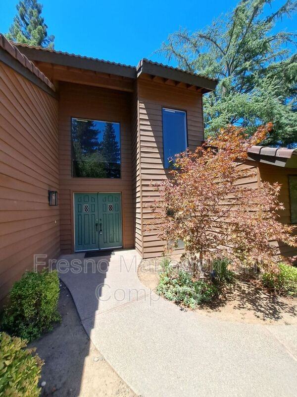 2099 W Barstow Ave - Photo 3 of 37