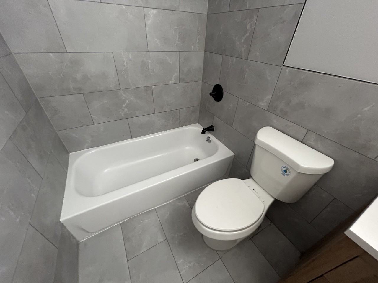 5995-5997 Bermuda Dr - Photo 3 of 9