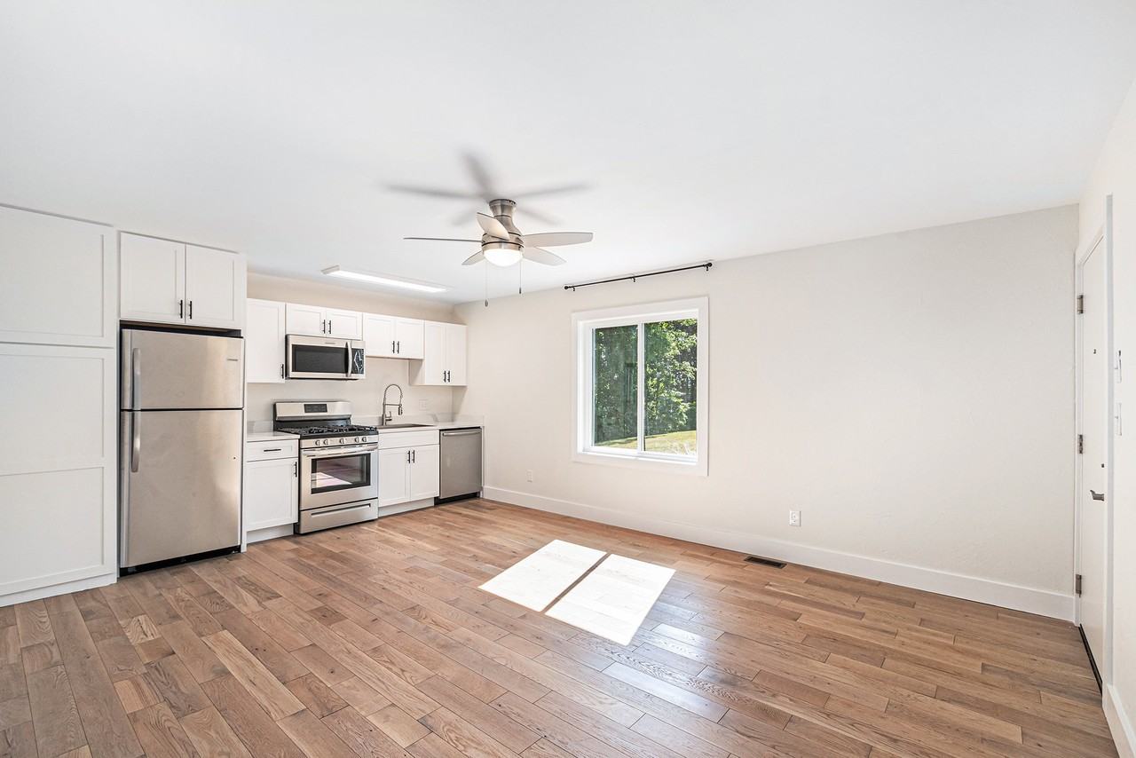 143 N Jebavy Dr - Photo 2 of 22